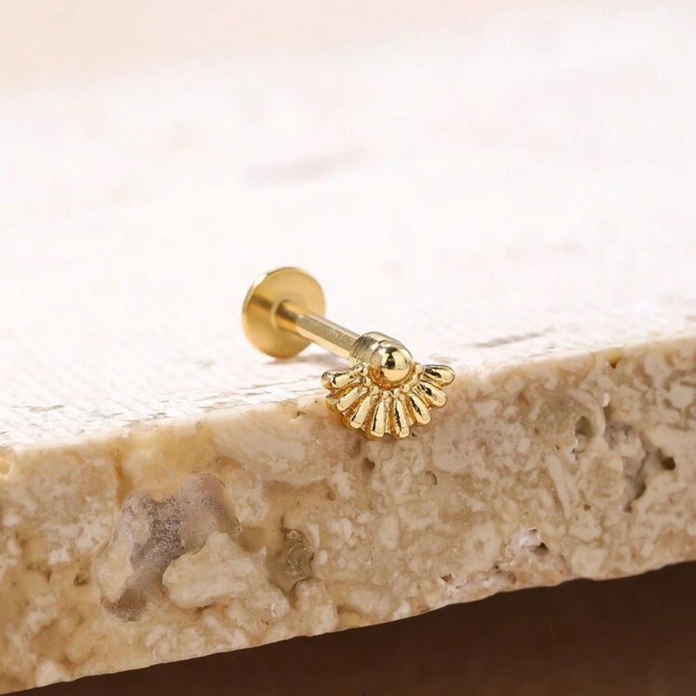 Gold Fan-Shaped Flat Back Earring NWOT